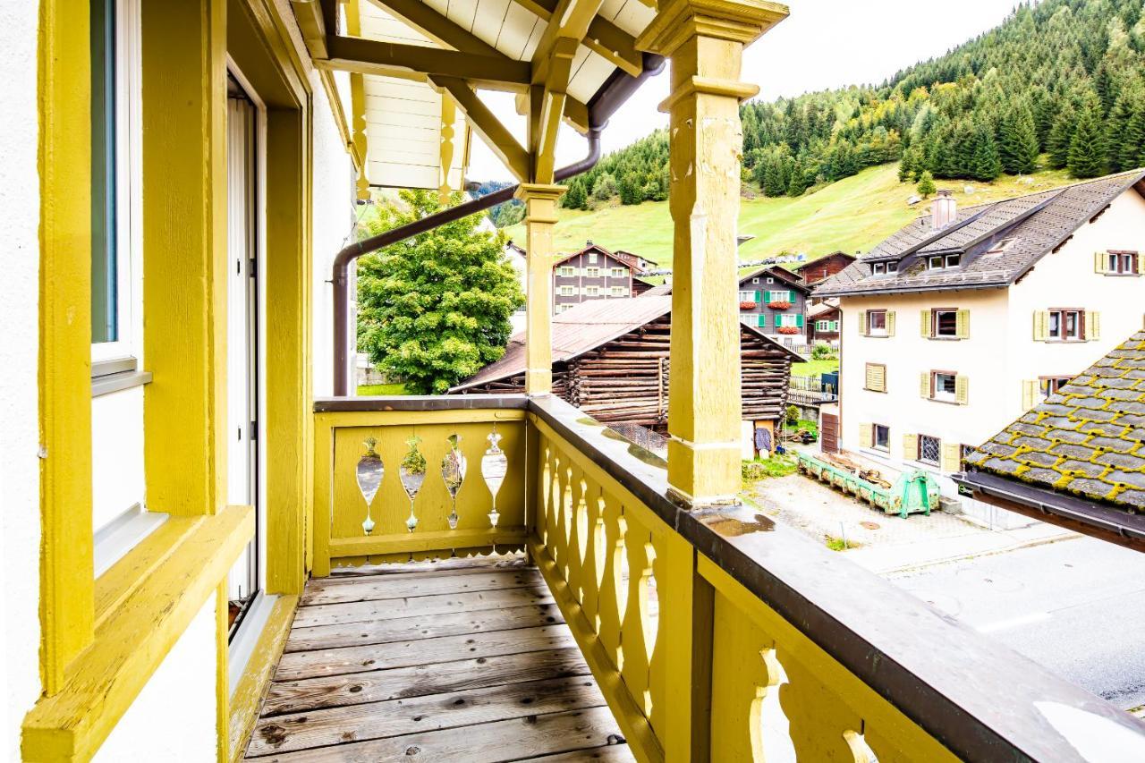 Hotel Vallatscha Curaglia Buitenkant foto